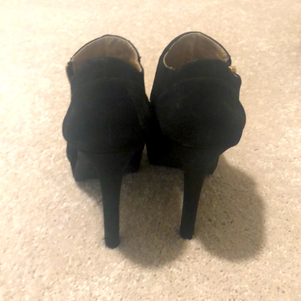 Heels - Picture 3 of 3